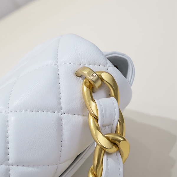 シャネルバッグ角部分ディテール